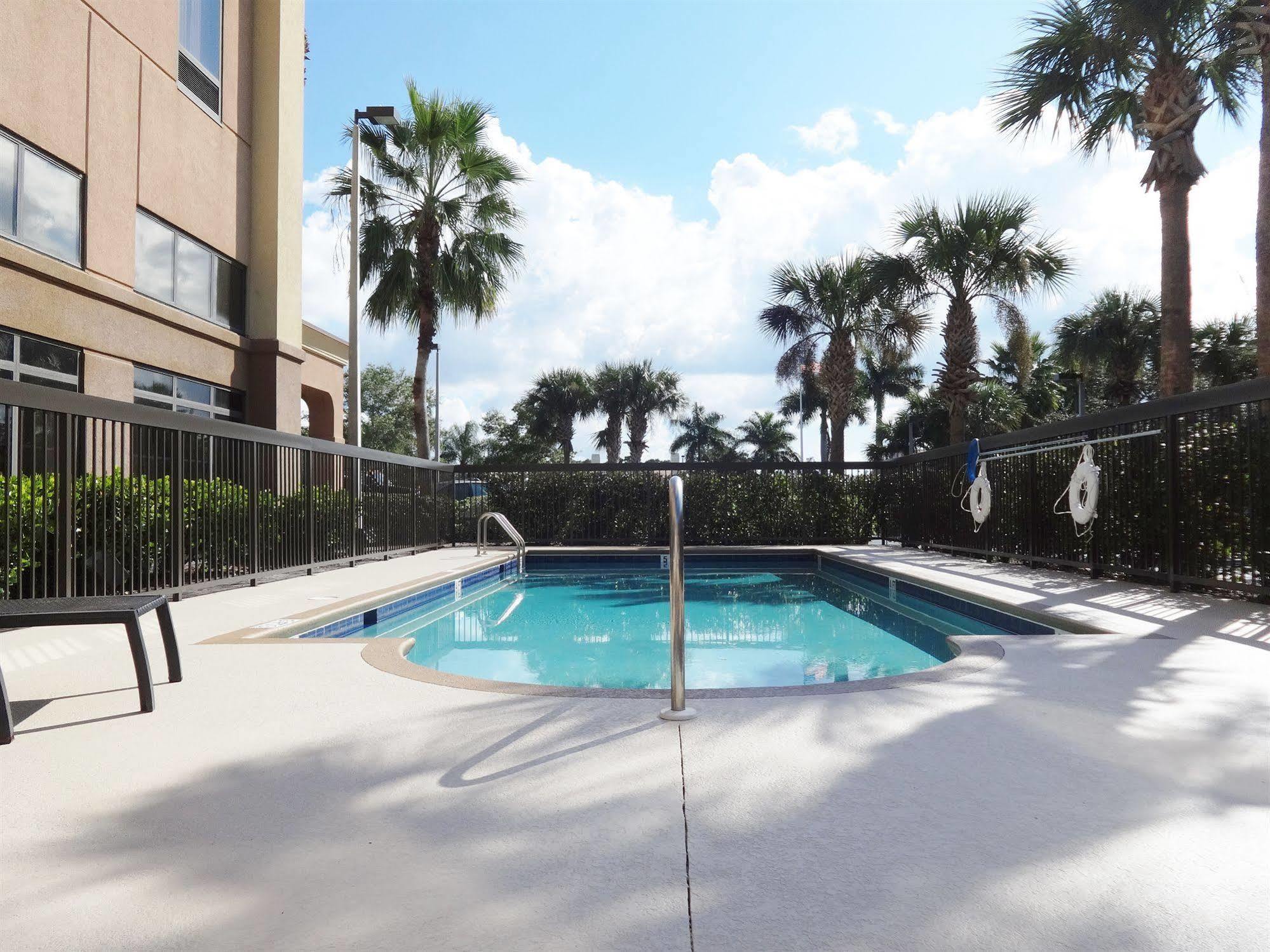 Hampton Inn & Suites Port St. Lucie Exterior photo