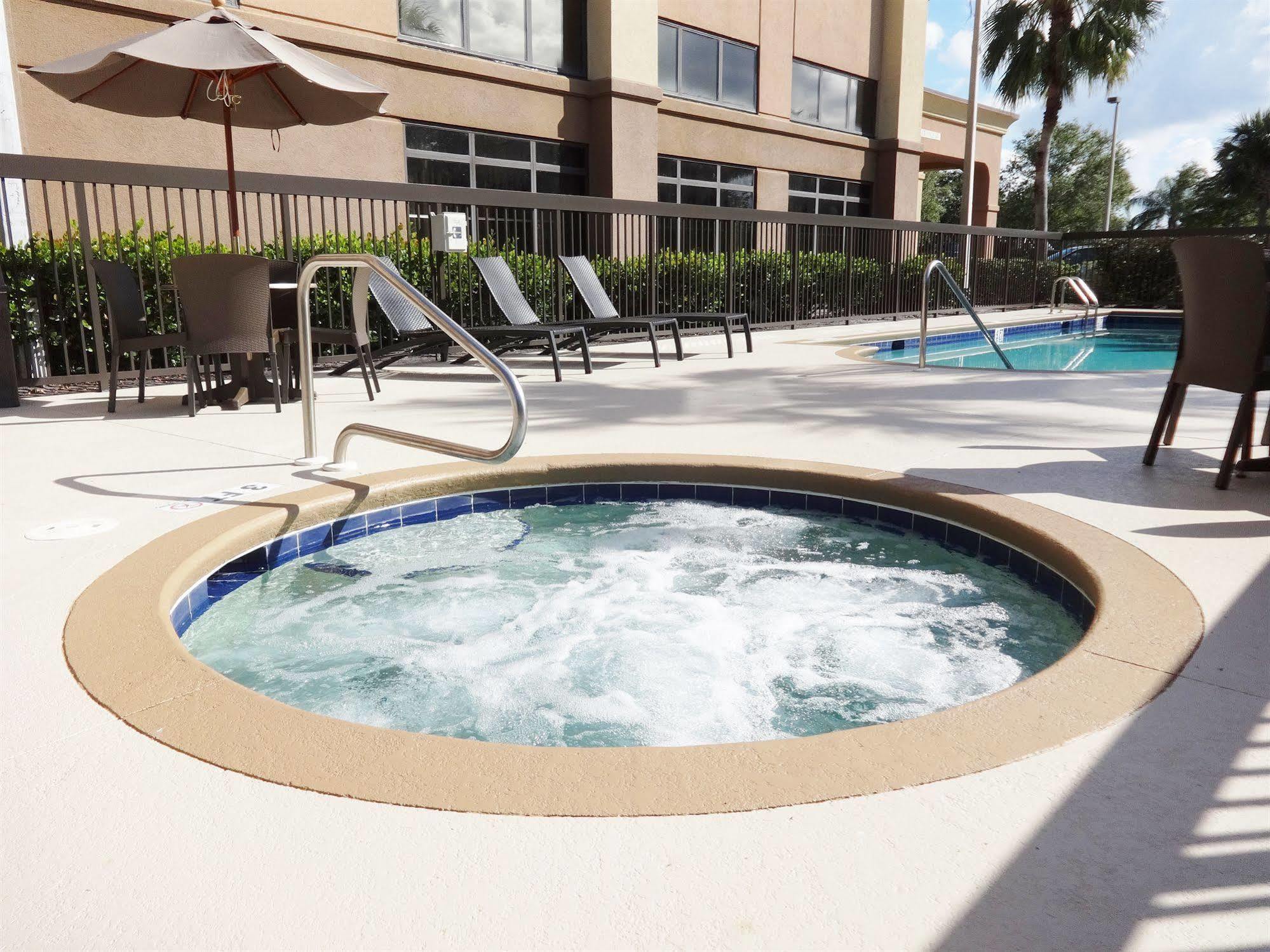 Hampton Inn & Suites Port St. Lucie Exterior photo