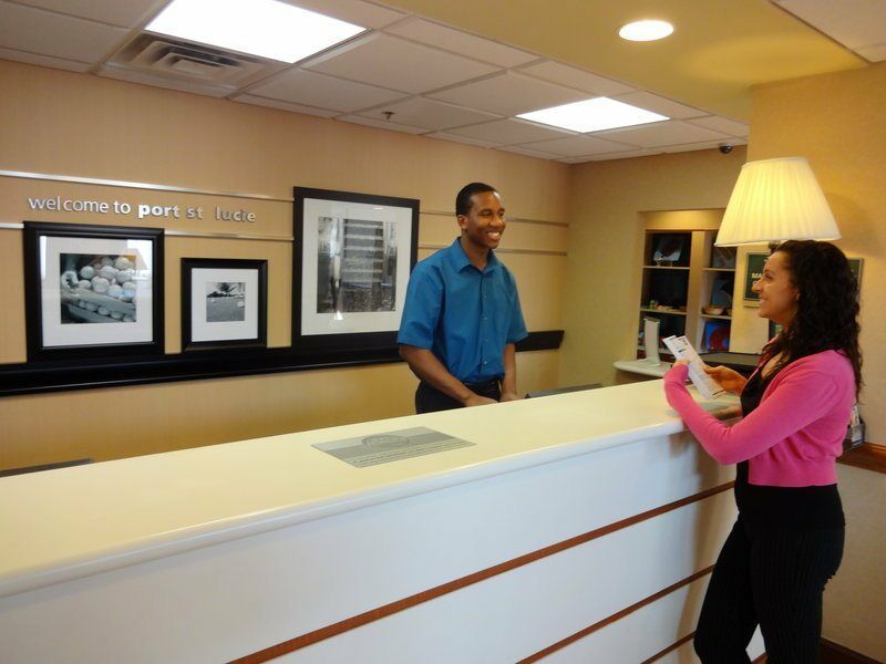 Hampton Inn & Suites Port St. Lucie Interior photo