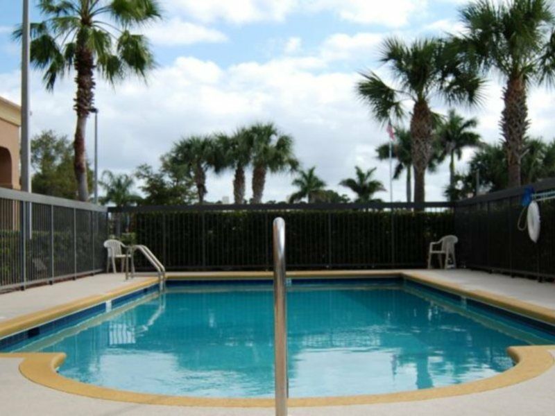 Hampton Inn & Suites Port St. Lucie Exterior photo